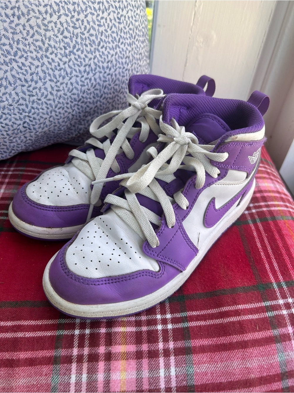 Nike White and Purple Mid-Top Sneakers